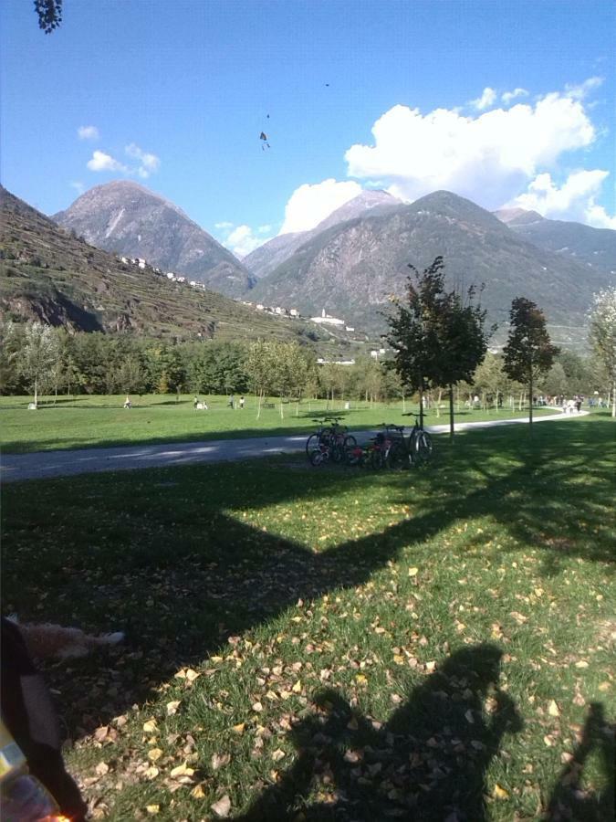 Dietro L'Angolo Sondrio Villa Exterior foto